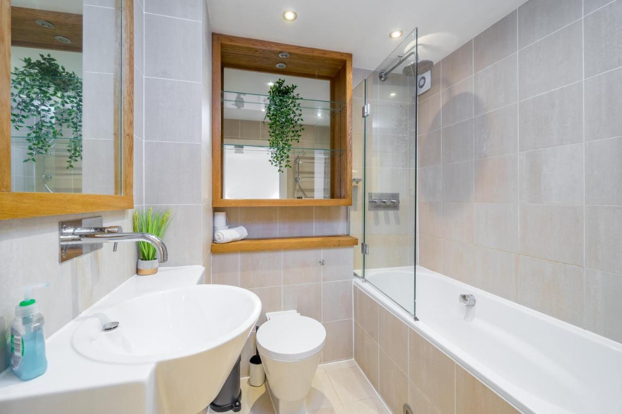 لندن Crossharbour Canary Wharf 2 Bed Duplex Apartment المظهر الخارجي الصورة